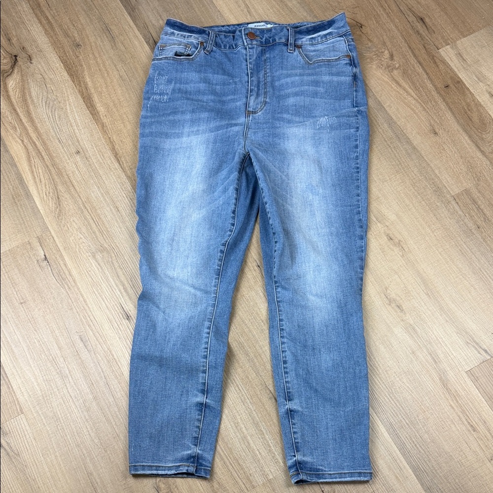 JustFab High Rise Slim Straight Jeans Women's Size‎ 33 Light Wash